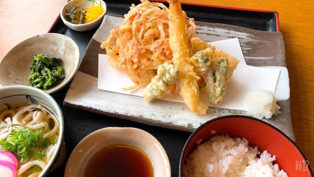 調理していただくのは和食です。
お客様に大好評の天ぷら定食♪