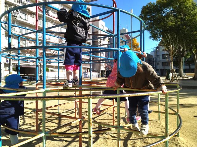 幅広い年代の方に活躍していただける職場です。給食費補助や社会保険完備など待遇面も充実!
