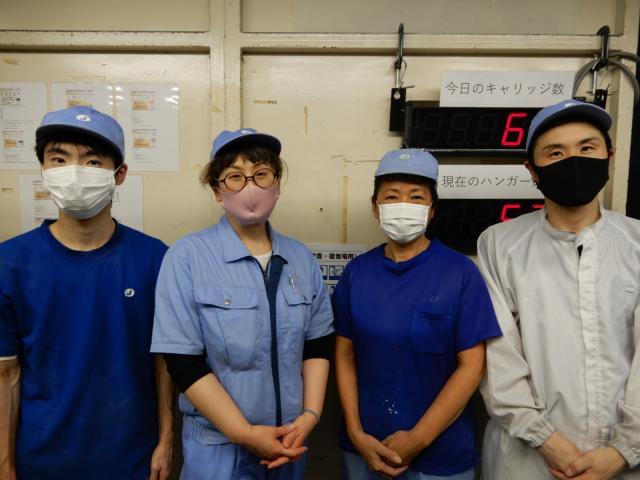 建築資材や自動車部品などの
「塗装前後の軽作業スタッフ」を募集しています。