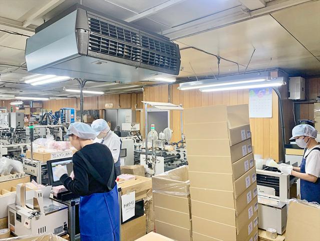 日用品や雑貨、化粧品、CDケースなどに使用されるクリアケースの製造・販売をおこなっている会社です。