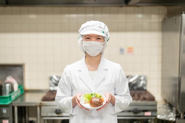 みんなで協力しておいしい料理を提供しています!