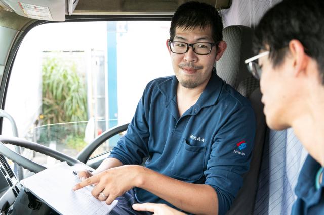 ≫New Faceの声_Vol.3≪
入社8ヶ月_今はAT2tを運転中だけど、いずれは自分の身体にあった大型車輛の運転を目指すCさん