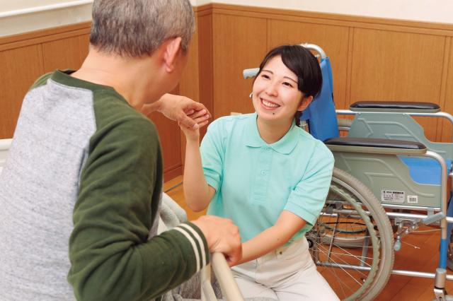 20代〜70代まで、幅広い世代の男女活躍中★
まずは見学だけでもOKです!気軽にお問合せください◎
パートスタッフも同時募集中です♪
「フルタイムで働くのはちょっと難しいかも・・・」
「ムリのない範囲で仕事がしたい!」
という方は、パートスタッフとして勤務するのもOK◎
※週2日からOK