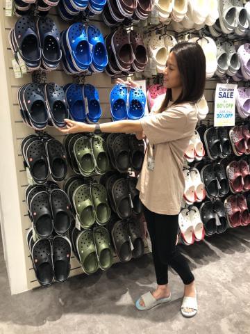 Crocs テラスモール松戸店のアルバイト パート 契約社員情報 イーアイデム 松戸市のアパレル販売求人情報 Id