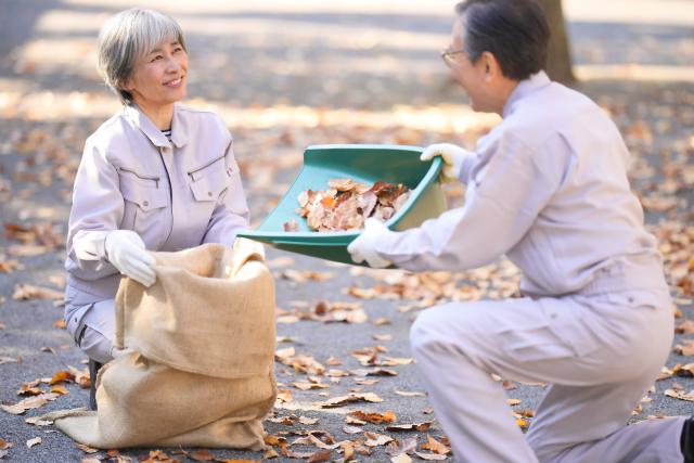 男女スタッフ活躍中！
無理なく取り組める仕事内容なので年齢を重ねても安心です。