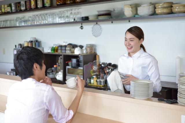 ちょっぴり大人なカフェで働くことも♪ イベント開催したり、いろんな経験ができますよ。