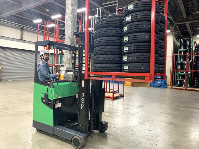 安定性バッチリ!
大手タイヤメーカーの商品を扱っている職場です。