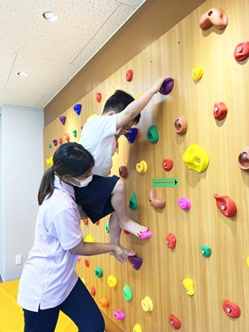 職場見学随時受付中！男性職員も活躍中！
段階を踏みながら一つひとつお教えしていきます♪