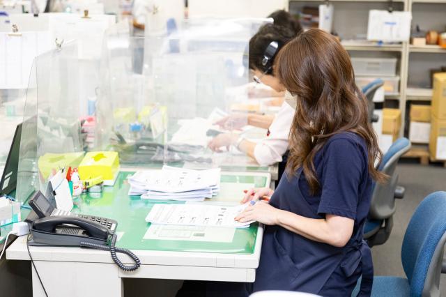 オープニングスタッフをまだまだ募集中!
全職種合計100名採用予定です。