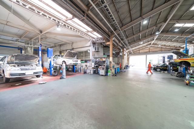 ＼江東区最大級の整備工場／
おかげさまで、年間1万台以上を整備しています。