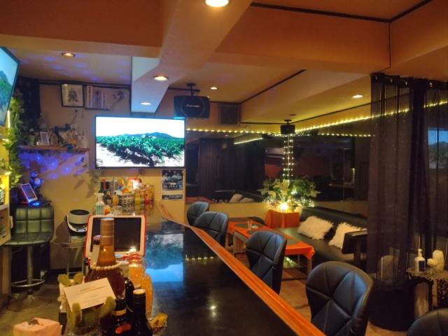 明るい雰囲気の店内です♪
