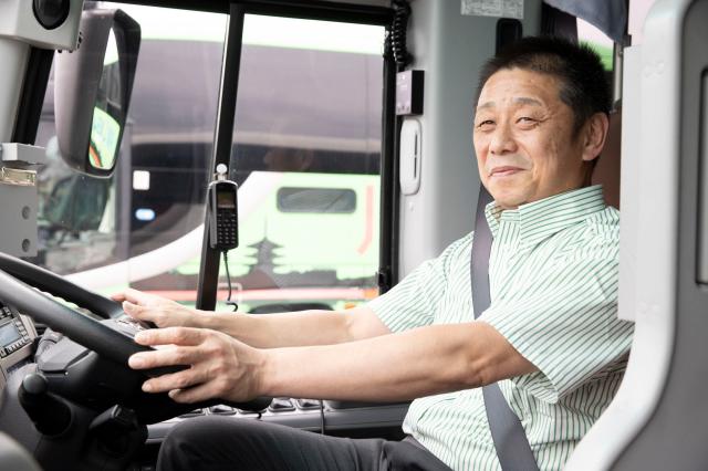 未経験でも月給45万円〜、安定収入を見込めるのが魅力！免許を活かして新たな一歩を踏み出しませんか。