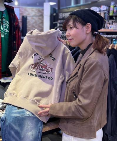 1日5時間〜OK／時給1300円／アパレルファッション／横浜ワールドポーターズで働いて見ませんか？バイクアパレル専門店　販売スタッフ