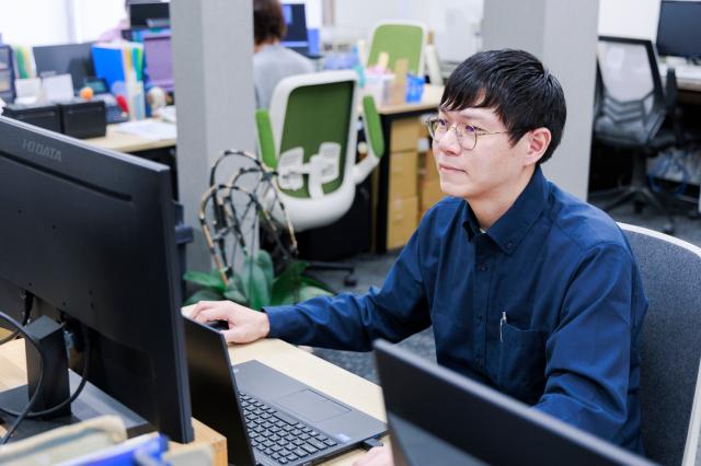 30代〜50代が活躍中！　2年〜30年まで社歴もさまざまです。