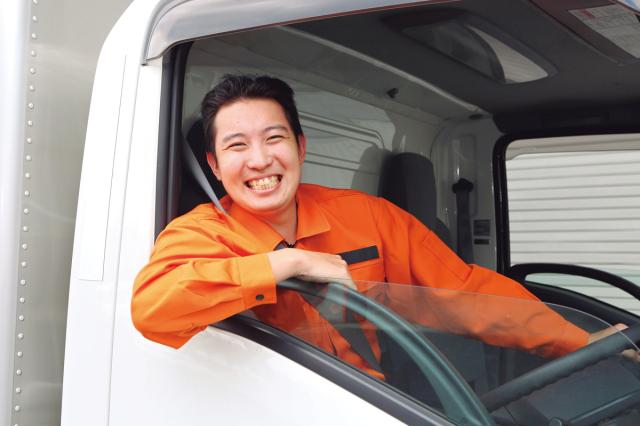 日本中のトラックが集結！流通の凄さを感じる『中央卸売市場』で、資格を活かして活躍しませんか？