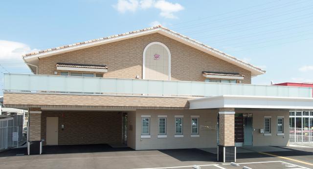 ［1］看護師募集してます。短時間（1日4ｈ〜）でも大丈夫です［2］少人数でアットホームな職場です。［1］看護職員（非常勤）
［2］介護職員（パート）