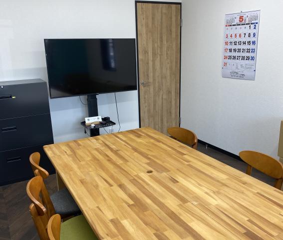 従業員数15名のお互いを思いやり気配りのある職場は、職種を超えたコミュニケーションが活発な働きやすい雰囲気です。