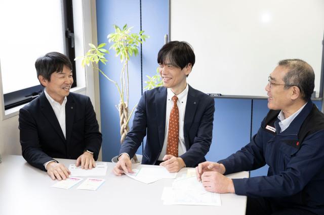 未経験から印刷のプロへ。
安定基盤のもと、半年間の研修で着実に成長できます。