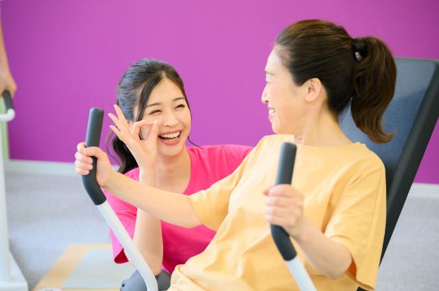 【女性専用フィットネスのスタッフ】6店舗から合同募集！資格・経験不問◎20代〜40代女性活躍中！女性専用フィットネスのお客様対応スタッフ