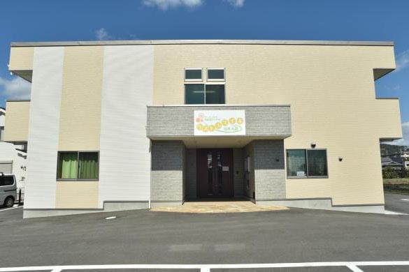 車・バイク・自転車通勤OK！
職場近くにはスーパーや薬局、郵便局があり便利です◎