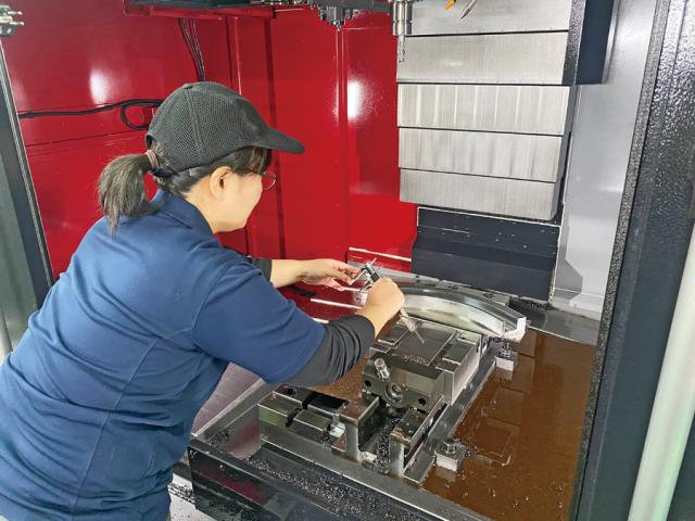 お仕事のポイント［1］〜機械加工スタッフ編〜