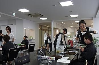 天然植物100%の「クイーンズヘナ」専門サロンです。全国に直営サロン10店舗を展開中☆