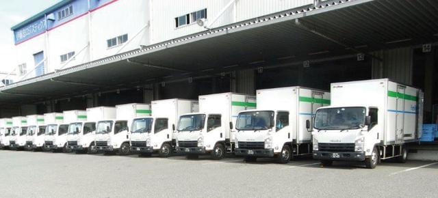 普通自動車免許で運転できる2t車コースあります。中型免許取得支援有。