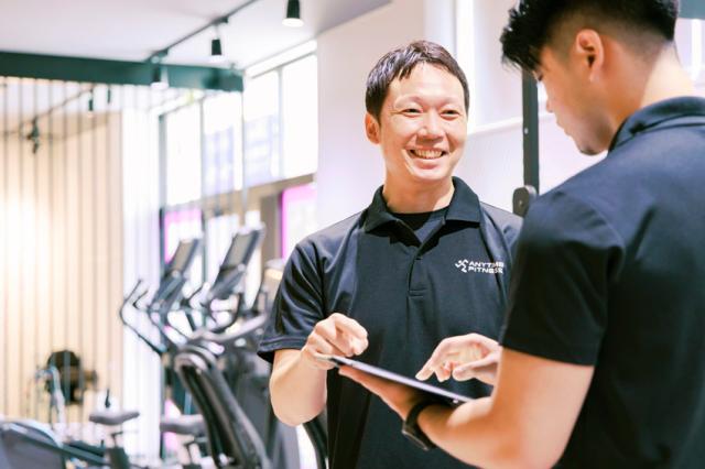 フィットネスジム店舗運営／正社員／育児中の社員多数／大型連休あり／転居を伴う転勤なし／未経験者大歓迎『エニタイムフィットネス』の店舗運営スタッフ