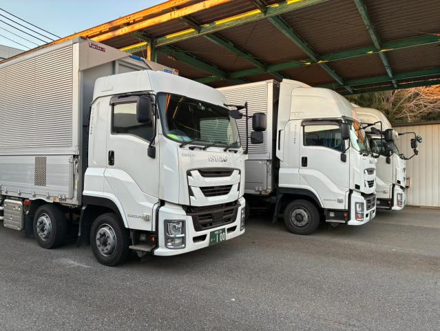 【入社祝い金10万円支給】大型・フォーク免許を活かせる10tドライバー　月給34万円〜10tドライバー