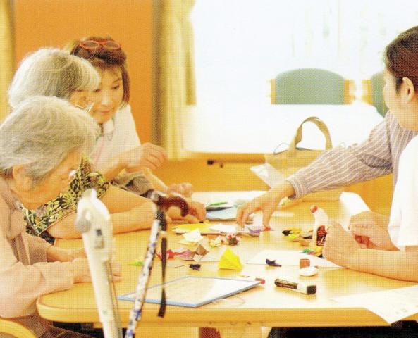 入所者の方は様々な方がいらっしゃるので、会話も幅広く、楽しく働けますよ♪