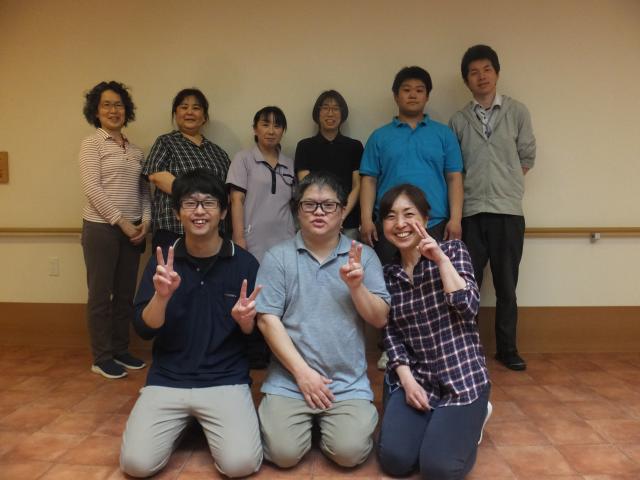 【高収入】ショートステなし特養入居者のみ！職員用送迎バス有残業なし♪３ユニット協働システムで負担軽減ユニット型特養の介護スタッフ