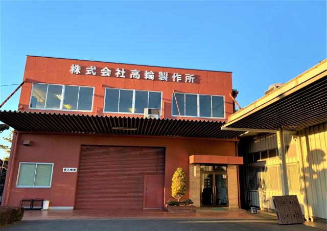 機械を使いつつ、手作業で製品を組み立てるお仕事。
イチからじっくりと慣れていけば大丈夫です◎