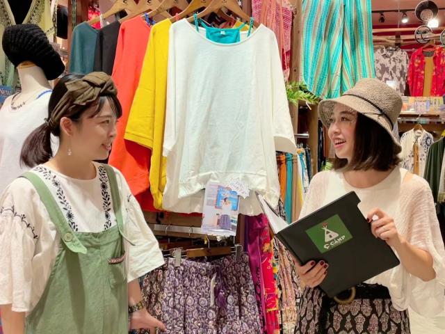 非日常的な雰囲気を楽しめる衣料・雑貨店で販売ワークにチャレンジを！　柔軟なシフトや好待遇が魅力です。エスニック・アジアン雑貨ショップでの販売スタッフ