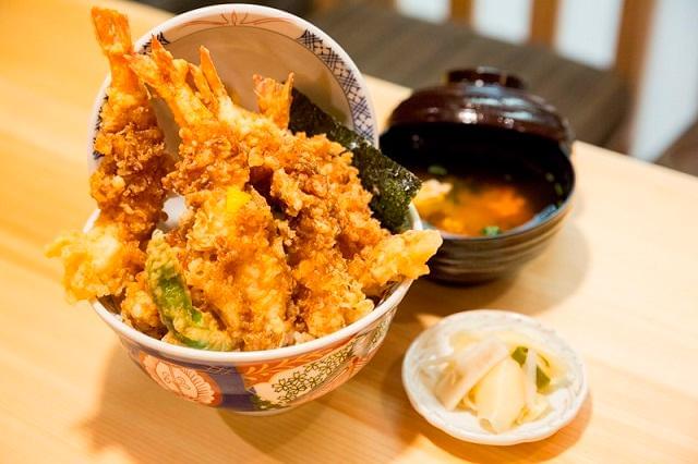 幅広い年代のスタッフの笑顔あり
柔軟シフトで時間を上手に使えます
経験不要「やりたい」の熱意を重視します