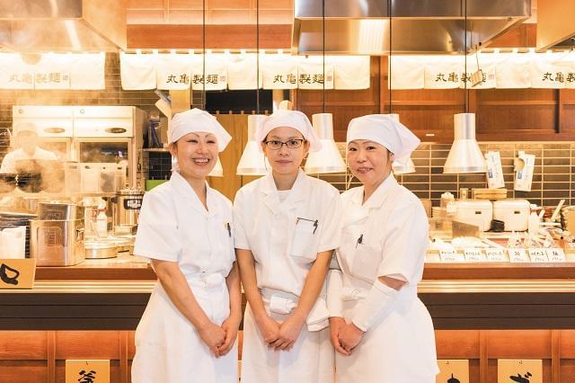 幅広い年代のスタッフの笑顔あり
柔軟シフトで時間を上手に使えます
経験不要「やりたい」の熱意を重視します