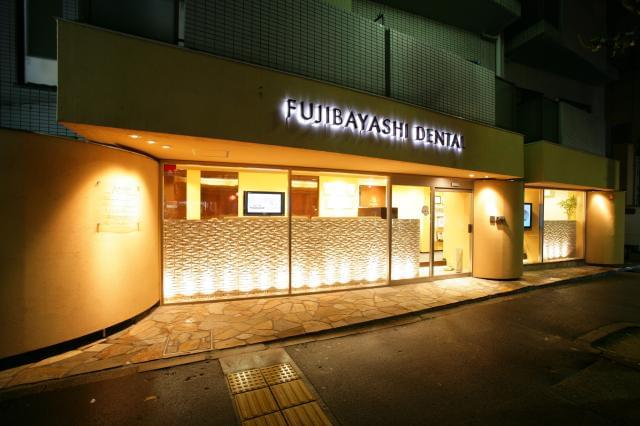 「銀閣寺道」バス停スグで通勤ラクラク。
歯科助手の資格取得を目指す方は応援します。