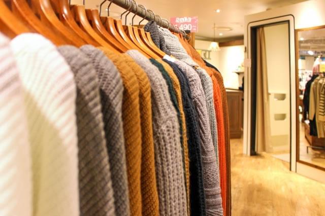 新宿駅直結の百貨店内にてアパレル販売業務です!!