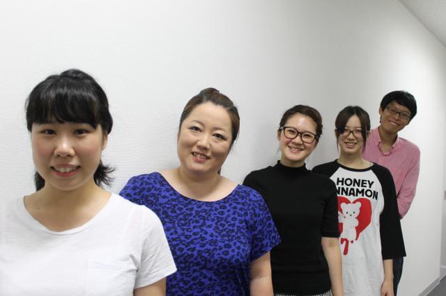 経験不問!20~50代まで幅広い年齢層が活躍中!風通しがよく、和気あいあいとした職場です。アマゾン直雇用だから腰を据えて安定的に働ける環境が整っています!