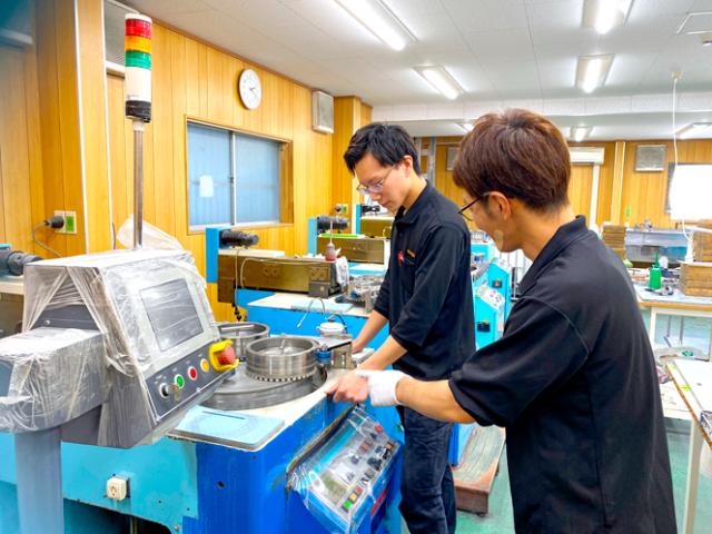 【門真市】\職務経験・学歴不問の研磨作業スタッフ/日勤のみ!年間休日120日!車通勤可◎研磨作業スタッフ