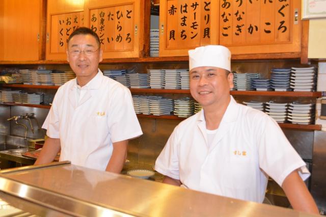 お客様に自分の握ったお寿司を目の前で食べていただく、こんな面白い仕事は他にありません!≪社長より≫