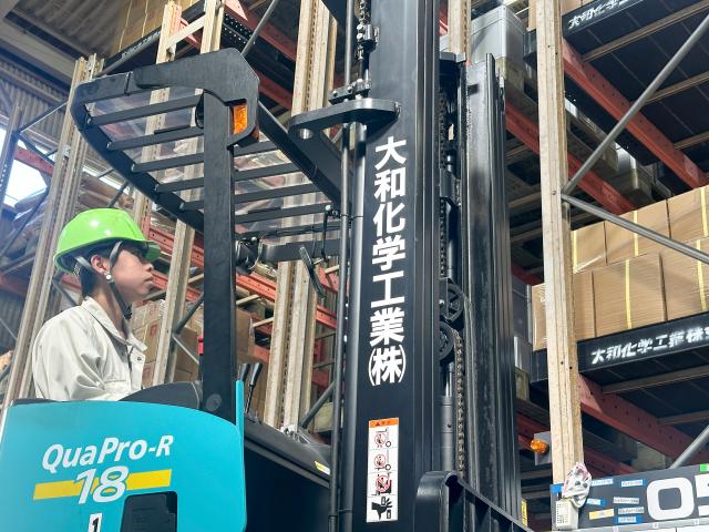 身近な製品を支える倉庫スタッフ／日勤のみ・土日祝休み・フォークリフト経験が活かせる倉庫内作業スタッフ
