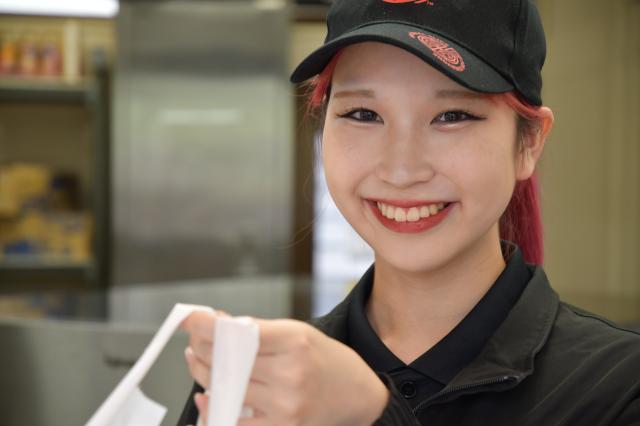 紹介制度や給与前払い制度など手厚い待遇あり♪
髪色も自由であなたらしく活躍できますよ◎