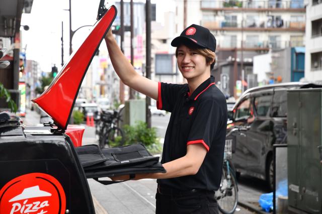 原付免許があればOK！　未経験者活躍中　仲間がいるから安心です♪　シフト自由　給与前払いあり◎ピザの宅配／デリバリー・配達