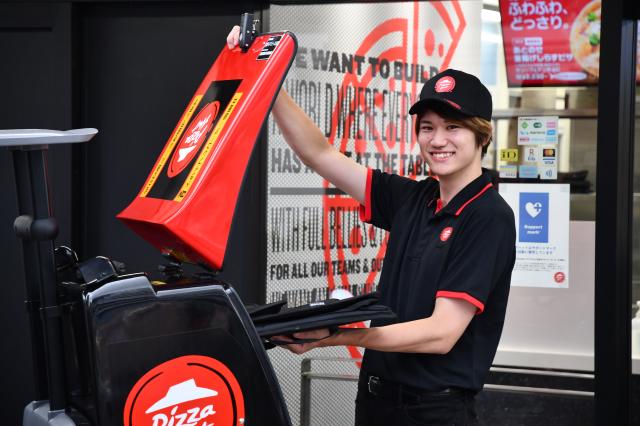 ＜原付免許があればOK！＞未経験者・バイトデビューも安心のピザハット◎シフト自由、給与前払い制度ありピザの宅配／デリバリー・配達