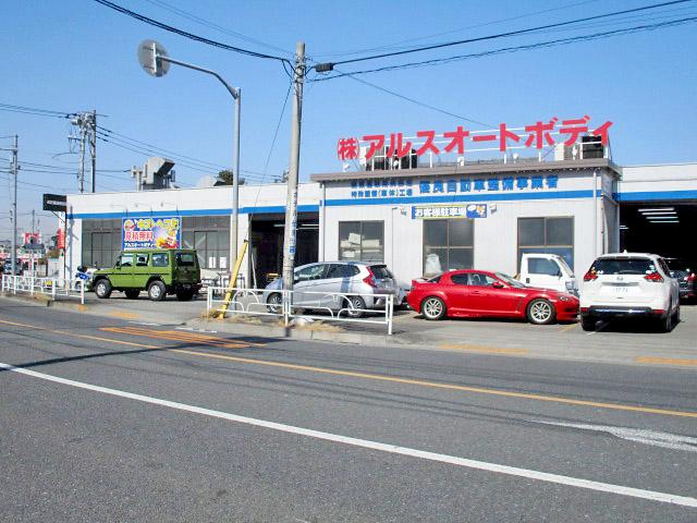 地域に寄り添う整備工場として、所沢街道沿いで50年以上にわたり営業を続けています。