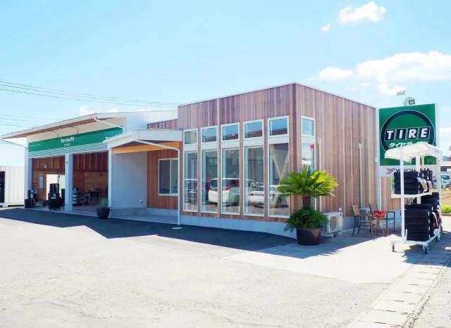 写真はリニューアルしたばかりのfix真壁店。
fixとは「再生する」「修理をする」という意味です。