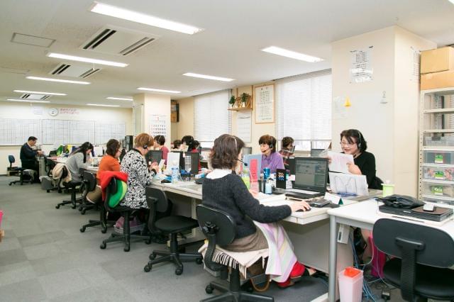 内勤さんとのイキもピッタリ!みんなで助け合い、協力し合ってひとつひとつ丁寧につくり上げていきます。