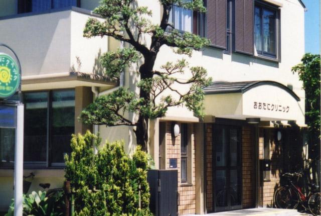 閑静な住宅街にある、落ち着いたクリニックです
