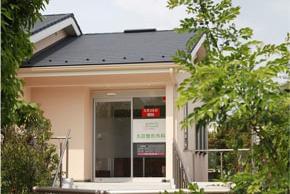 住宅地に建つクリニックです