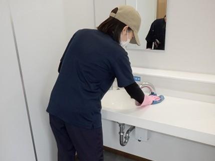 三菱電機構内の清掃パート／未経験OK／土日祝休み！平日昼間の働きやすい時間帯★勤務時間の選択OK♪構内の清掃スタッフ